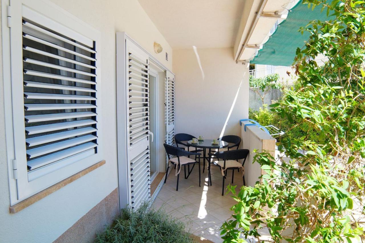 Apartment Darko Podstrana Bagian luar foto