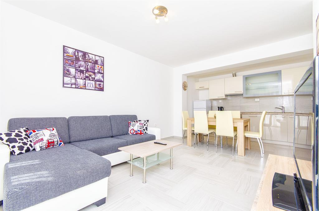 Apartment Darko Podstrana Bagian luar foto