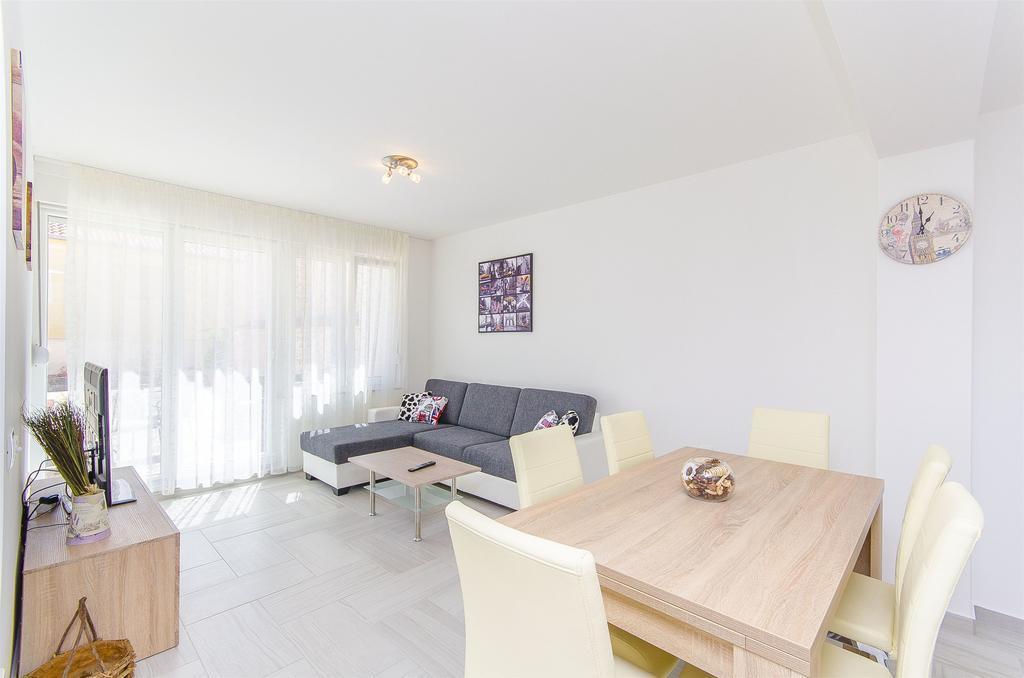 Apartment Darko Podstrana Bagian luar foto