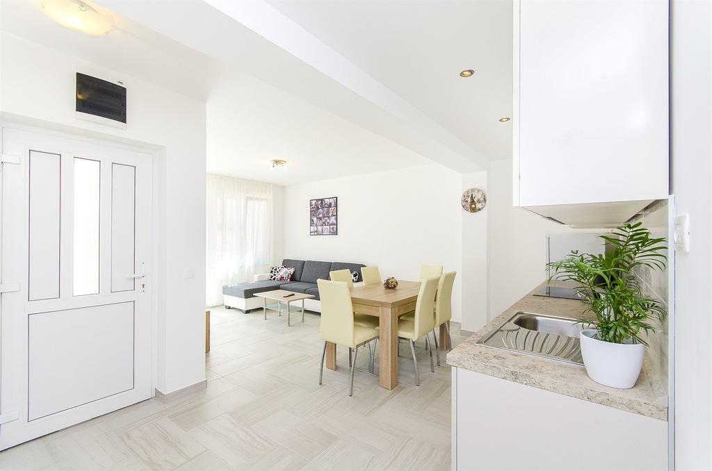 Apartment Darko Podstrana Bagian luar foto