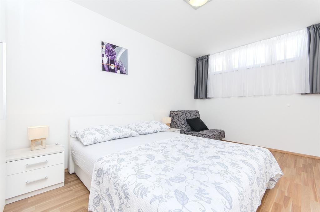 Apartment Darko Podstrana Bagian luar foto