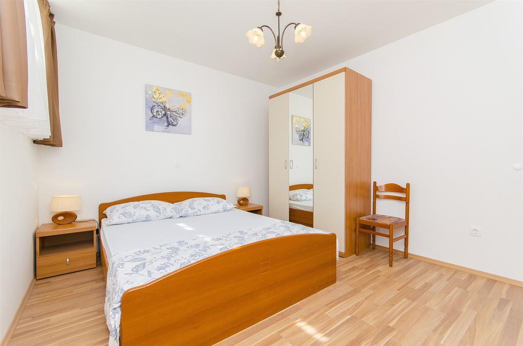 Apartment Darko Podstrana Bagian luar foto